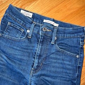 Levi Premium Mile High Super Skinny Jeans size 25